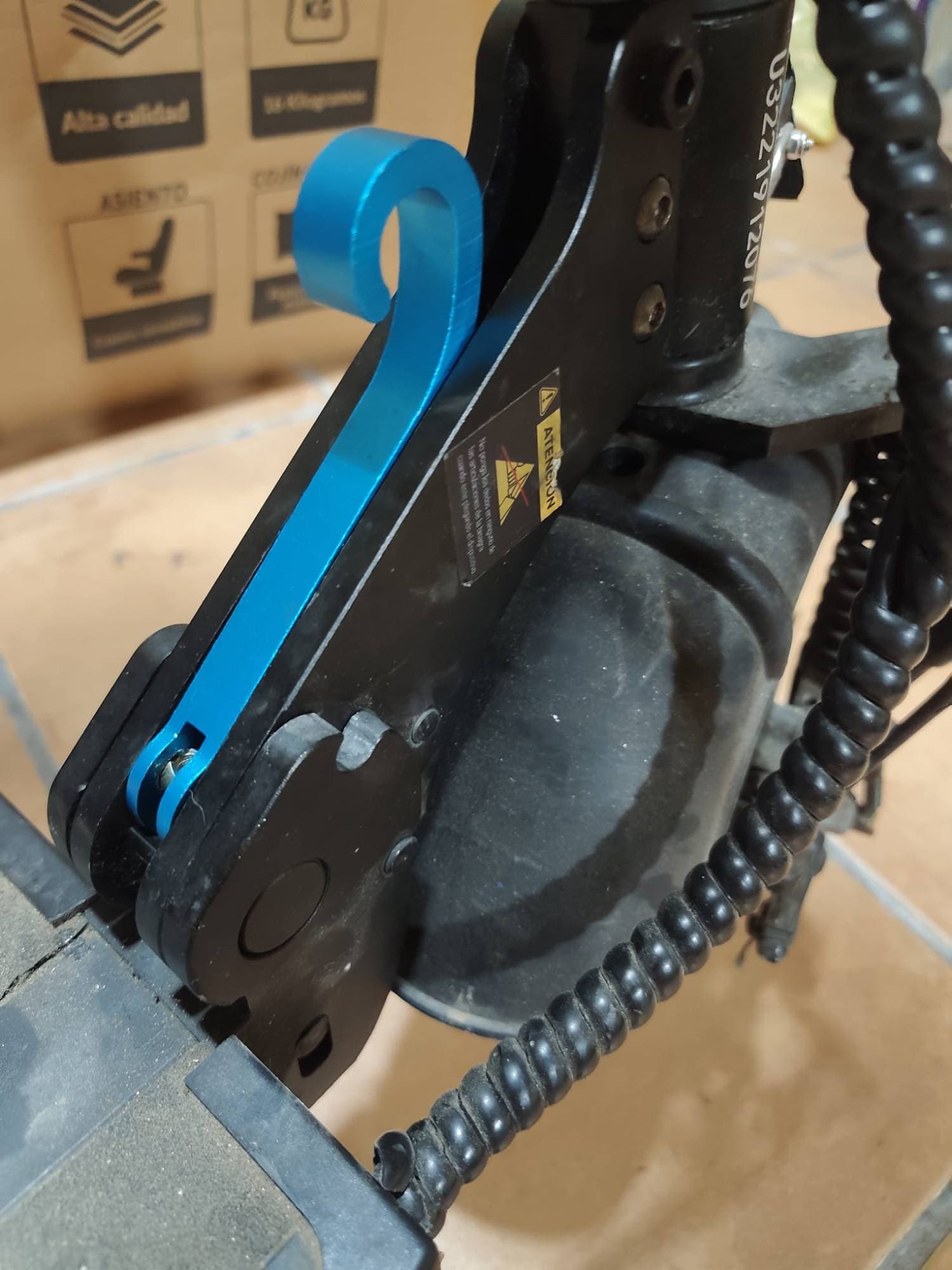 Sustitución del cierre del plegado en un patinete SmartGyro