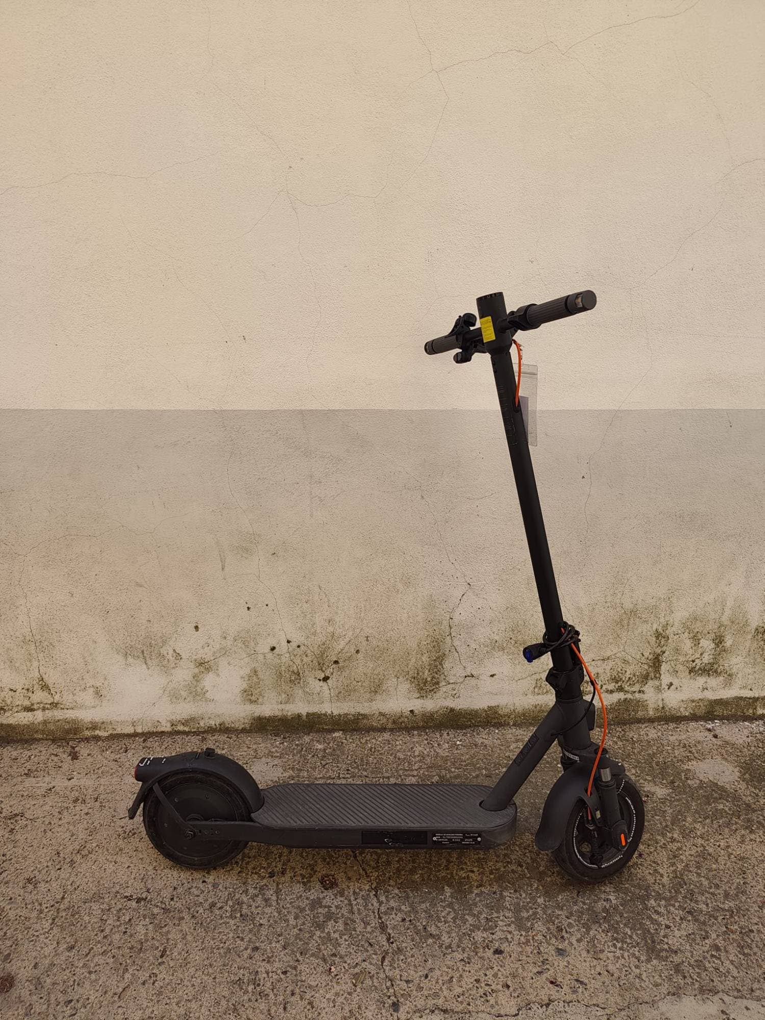 Patinete E10: soldadura del cable de la luz, guardabarros trasero reparado y ajuste del juego de plegado